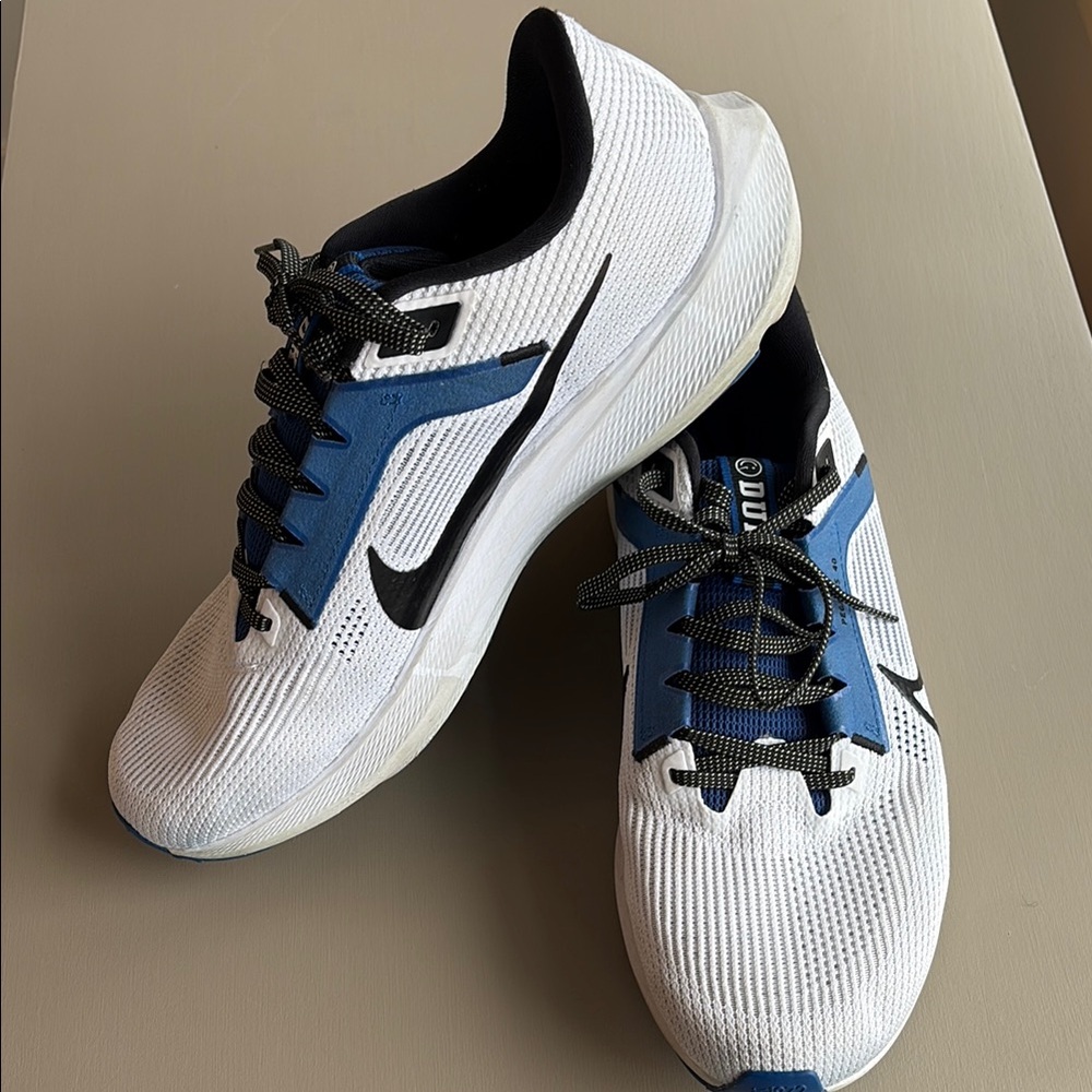 Nike Duke Pegasus 40 Sneaker, Like New - Picture 4 of 7